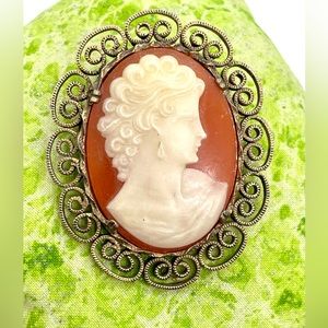 Vintage Gold Tone Filigree Cameo Brooch